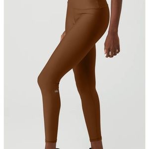 Alo Yoga- Airlift 7:8 Leggings- Size L- Brown shine
